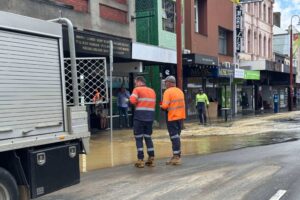 Dirty brown water floods Hobart CBD streets after major leak - Pulse
